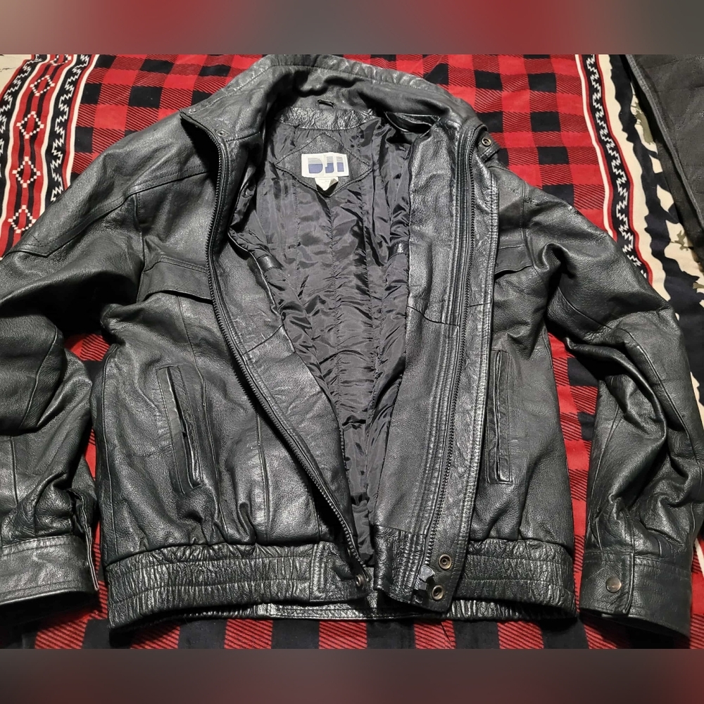 DJI Vintage 90's Black Leather Bomber Jacket